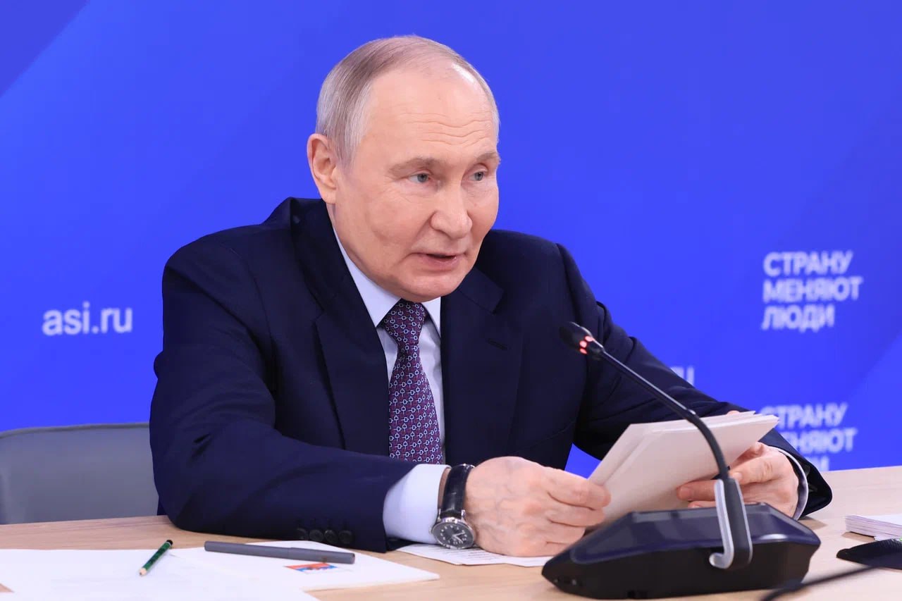 Владимир Путин поручил Агентству совместно с ВЭБ РФ Фондом Росконгресс при поддержке СБЕРа провести отдельный конкурс для лучших технологических брендов Задача помочь технологическим компаниям в продвижении обеспечить их узнаваемость в стране и на международном уровне Важно создать полноценную систему поддержки инвесторов и новаторов Такие компании получат Индивидуальное менторство от лидеров рынка Возможность получения инвестиций в проект Масштабирование бизнеса и выход на экспорт Агентство стратегических инициатив теперь и в MAX