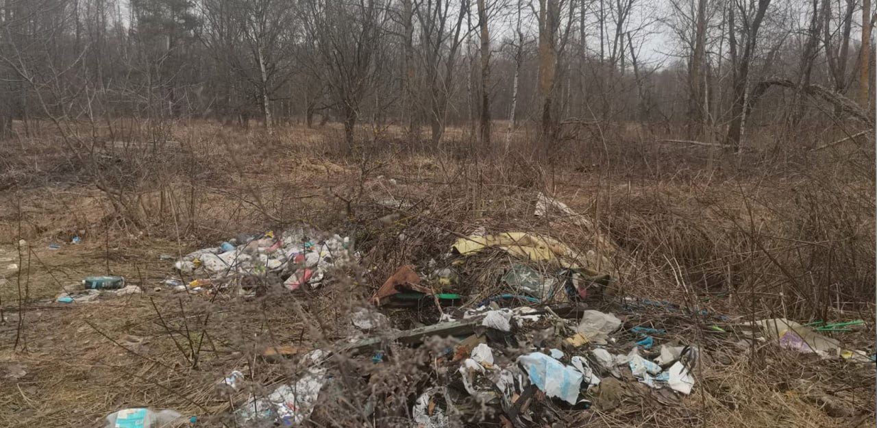 В Клинцовском районе выявлена незаконная свалка отходов  В Клинцовском районе Брянской области в селе Берёзовка прокурор обнаружил несанкционированную свалку. Она разместилась на улице Восточной рядом с домами №2 и №4.  Прокурор внёс представление главе администрации Смолевичского сельского поселения. В настоящее время акт прокурорского реагирования находится на рассмотрении.      подписаться   прислать новость