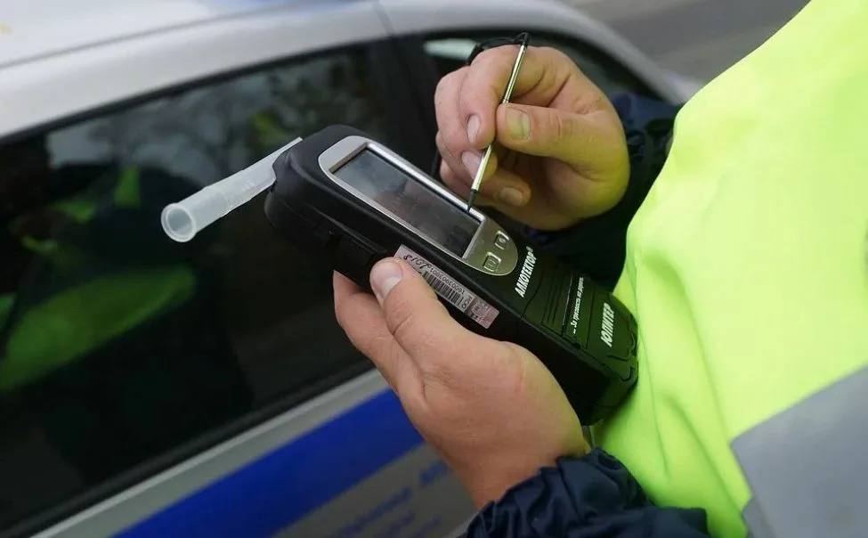 Водителей Протвино массово проверят на трезвость  Отдел Госавтоинспекции УМВД России «Серпуховское» сообщает, что для борьбы с нарушениями, связанными с управлением транспортными средствами в состоянии опьянения, на территории обслуживания по 13 января 2025 года проводится операция «Нетрезвый водитель». В рамках этой кампании будут проводиться массовые проверки водителей.  Водителям категорически запрещается управлять автомобилем в состоянии опьянения  алкогольного, наркотического или иного . За невыполнение этого требования предусмотрено административное наказание: штраф в размере 30 тысяч рублей и лишение права управления транспортом на срок от 1,5 до 2 лет. Запрещается также передавать управление транспортным средством лицам, находящимся в состоянии опьянения, что также ведет к штрафу в размере 30 тысяч рублей и лишению прав на срок от 1,5 до 2 лет.  Уважаемые автолюбители, берегите себя и строго соблюдайте правила дорожного движения.  #новостиПротвино