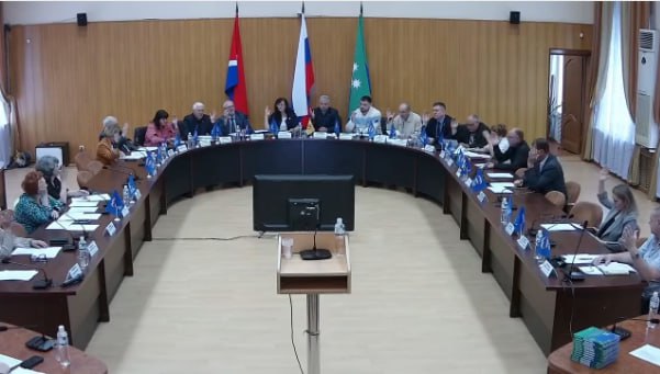 Депутаты горсовета назначили дополнительные выборы депутатов Белогорского городского Совета народных депутатов девятого созыва по замещению одного вакантного депутатского мандата на двухмандатных избирательных округах № 3 и № 4. В соответствии с Федеральным законом «Об основных гарантиях избирательных прав и права на участие в референдумах граждан Российской Федерации» и Законом Амурской области «О выборах депутатов представительных органов и глав муниципальных образований в Амурской области» горсовет назначил дополнительные выборы на 14 сентября 2025 года. До 21 июня избирательная комиссия Амурской области будет уведомлена о назначении допвыборов депутатов Белогорского городского Совета народных депутатов девятого созыва по двухмандатным избирательным округам № 3 и №4. Решение горсовета в установленный законом срок будет опубликовано на Официальном портале правовой информации г. Белогорск belogorck-npa.ru. Решение вступит в силу со дня его официального опубликования.