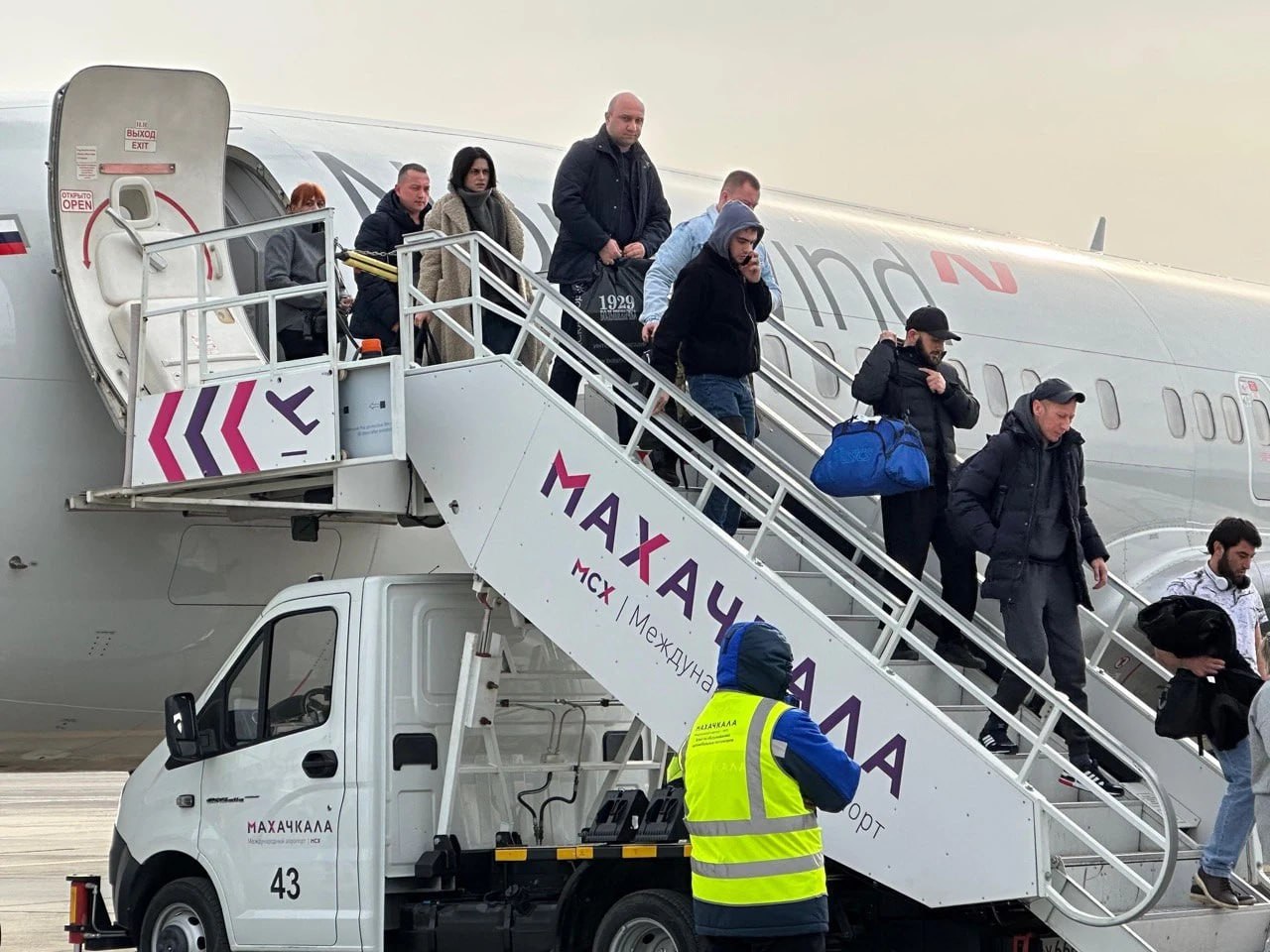 Дагестанцы в январе 2026 года чаще всего летали в ОАЭ и Турцию Международный аэропорт Махачкалы имени Амет Хана Султана подвёл итоги работы за первый месяц 2026 года В январе аэропорт обслужил 189 тысяч 84 пассажира что на 4 2 больше чем за аналогичный период прошлого года Самыми популярными внутренними направлениями стали Москва Санкт Петербург Сургут из международных Медина Дубай Стамбул