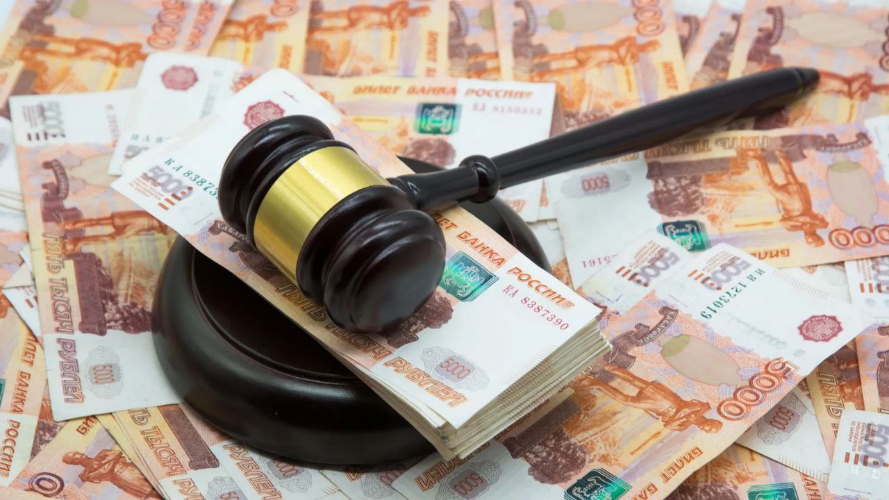 В Тарко-Сале гендиректора компании оштрафовали за сокрытие 33 млн от налоговой Как установил суд, в 2022–2024 годах гендиректор ООО в Пуровском районе намеренно скрыл более 33 млн рублей доходов организации, которые должны были пойти на погашение налоговой задолженности «Государственное обвинение поддержано органами прокуратуры ЯНАО. Приговором суда фигуранту назначено наказание в виде штрафа в размере 500 тысяч рублей», — прокомментировали в следкоме В прокуратуре Пуровского района подчеркнули, что приговор пока не вступил в законную силу и намерены обжаловать его в апелляционном порядке, считая назначенное наказание чрезмерно мягким В ходе следствия было установлено, что директор игнорировал инкассовые поручения налоговых органов, решения о приостановлении операций по счетам и взыскании налога за счет имущества налогоплательщика сЛУЧилось