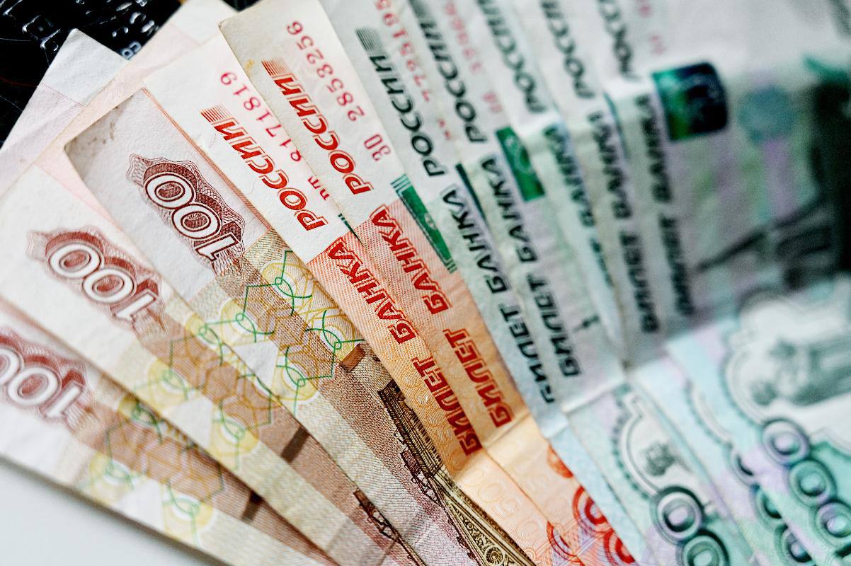 Почти 1,1 млн рублей могут получить многодетные семьи Владивостока вместо земельного участка Для этого необходимо быть включенным в реестр на получение участка по краевому закону № 837. Выплату можно использовать для приобретения жилья, земельного участка или взноса по ипотечному кредиту. Кроме того, многодетные семьи могут компенсировать уже понесенные затраты на эти расходы. Чтобы получить выплату, необходимо собрать пакет документов и передать его в администрацию Владивостока. Документы принимают в едином окне на Океанском проспекте, 15/3. Ознакомиться подробно со списком документов можно по ссылке. #Владивосток #Выплаты