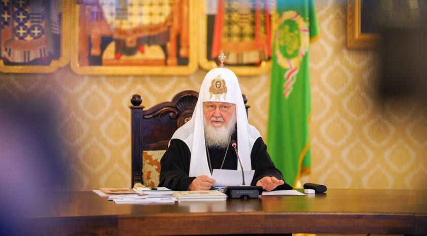 Патриарх Московский и всея Руси Кирилл является одним из первых защитников веры и Отечества. Об этом заявил Президент России Владимир Путин в ходе совещания с руководителями муниципалитетов в Курской области. «Здесь уже просили передать низкий поклон патриарху. Я обязательно это сделаю. Мы знаем позицию святейшего патриарха. Он один из первых защитников веры православной и Отечества, людей наших», — заявил Путин.