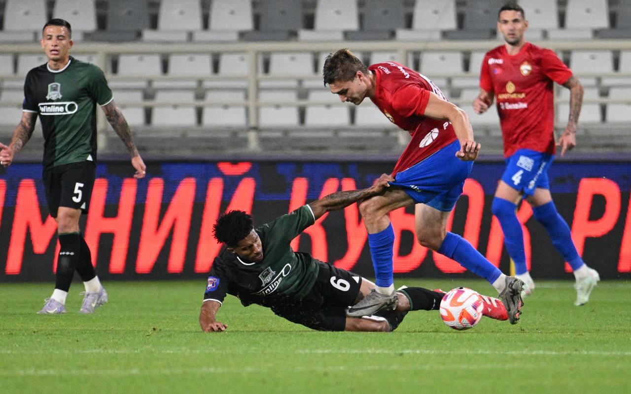 Зимний кубок РПЛ пройдет в Абу Даби с 3 по 10 февраля В 2026 году в турнире примут участие действующий чемпион России Краснодар московские ЦСКА и Динамо а также санкт петербургский Зенит В рамках товарищеского турнира команды по разу сыграют с каждым из соперников Победитель определится по их итогам плей офф не предусмотрен Подписывайтесь на РИА Новости Спорт в MAX