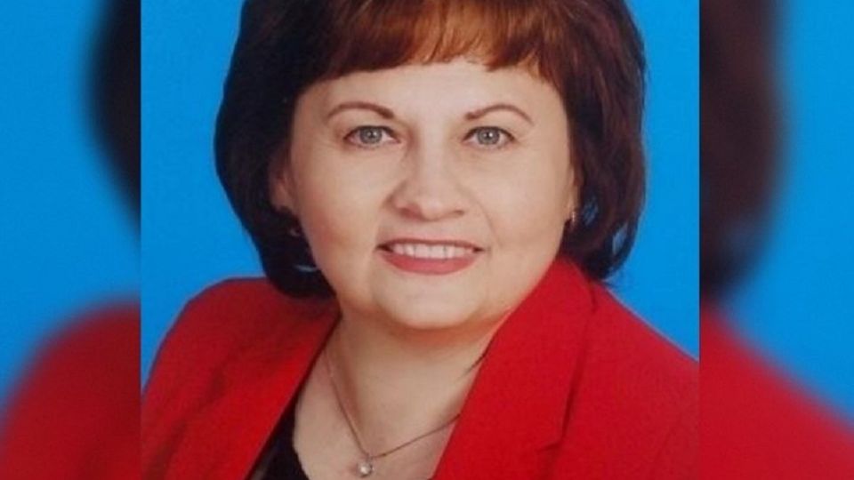 Приехала к больной матери в Киеве незаконно задержали директора ялтинской школы В Киеве незаконно задержали директора ялтинской школы 14 Светлану Турлакову которая поехала навестить больную мать Об этом сообщили в пресс службе Министерства образования науки и молодежи Крыма Директор школы поехала на Украину чтобы навестить больную мать В Киеве педагога незаконно задержали В Минобрнауки выразили глубокую озабоченность в связи со случившимся Министерство подчеркивает что данное обстоятельство является грубым нарушением прав человека и свидетельствует о произвольных действиях украинских спецслужб в отношении жителей Крыма говорится в сообщении В так называемой прокуратуре АРК обвинили директора школы в том что она внедряла в школе российские образовательные стандарты Киевский ре Подробнее