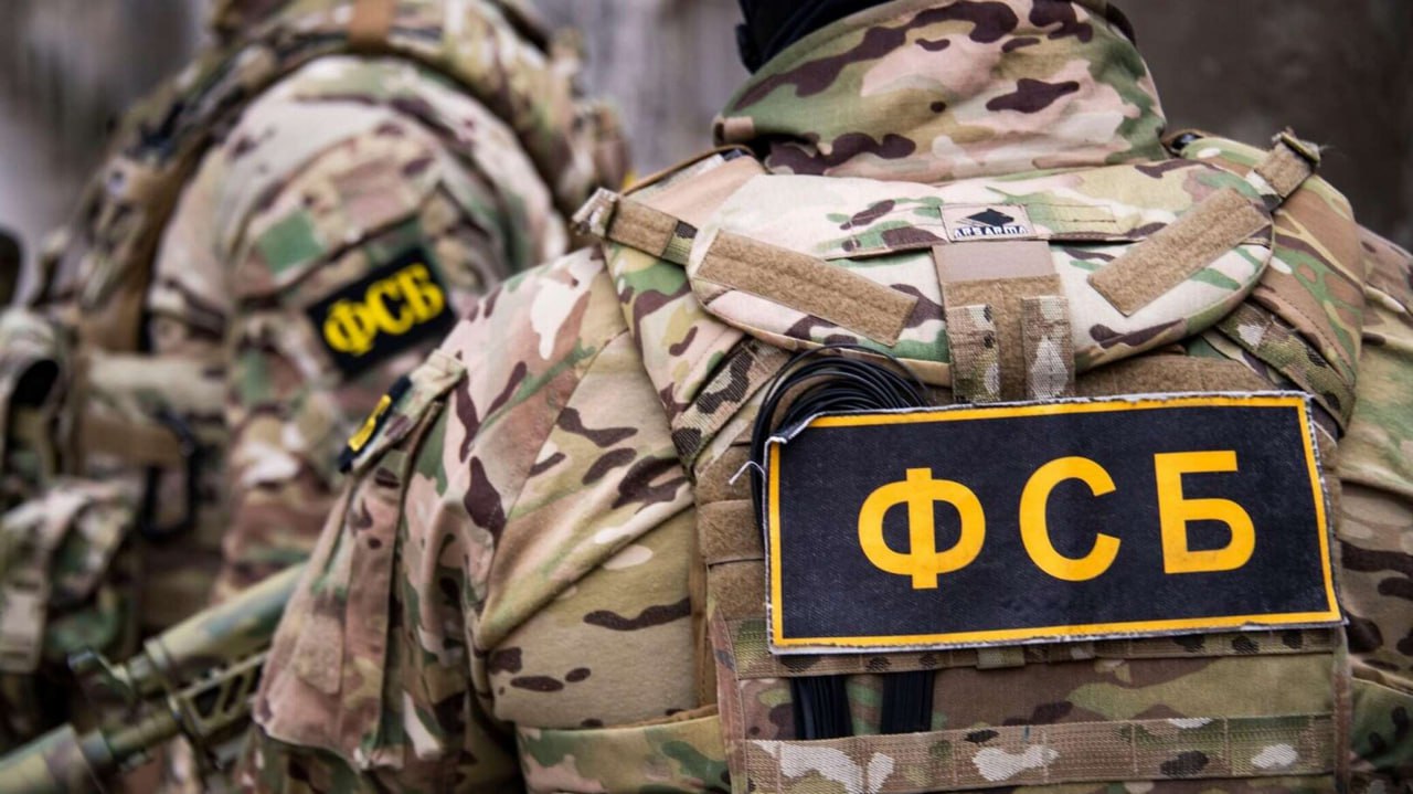 ‼ Пресечена противоправная деятельность жительницы Луганска УФСБ России по ЛНР совместно с СУ СК России по ЛНР пресечена противоправная деятельность гражданки Украины, участницы экстремистской организации. Установлено, что жительница Луганска вступила в запрещенную экстремистскую организацию «Граждане СССР» и осуществляла деятельность, направленную на свержение конституционного строя, выраженную в призывах игнорирования требований федерального законодательства и иных нормативно-правовых актов Российской Федерации. Преступница задержана. Следственным управлением СК России по Луганской Народной Республике возбуждено уголовное дело по признакам преступления, предусмотренного ч. 2 ст. 282.2 УК РФ «Участие в деятельности экстремистской организации». Ведется следствие. — организация признана экстремистской и запрещена на территории РФ По информации УФСБ России по Луганской Народной Республике Вконтакте Одноклаcсники