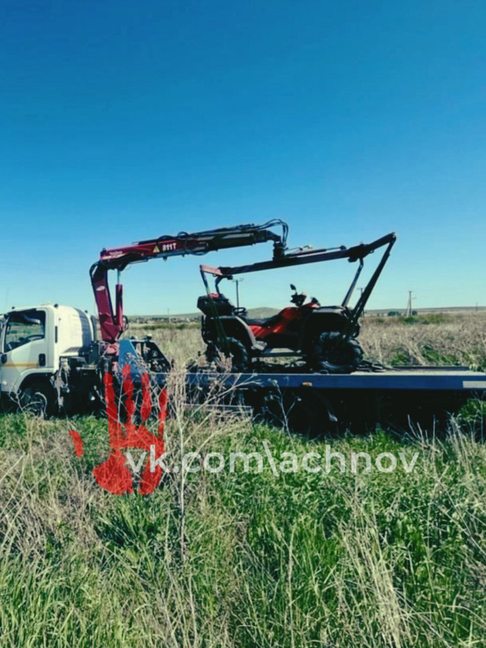 В Магнитогорске поймали пьяного квадроциклиста Мужчине 44 года. Неужели он не знал, что запрет о пьяной езде распространяется и на него тоже? Попался нарушитель в частном секторе поселка Приуральский. Засекли его в районе улицы Лучистой. Инспектор ДПС подал водителю сигнал об остановке, но тот только поддал газу. Видимо, гнал так, что квадроцикл перевернулся! Состояние опьянения горе-водителя подтвердила медосвидетельствание. Транспорт забрали на спецстоянку и возбудили две статьи в отношении нарушителя - "Управление транспортным средством водителем, находящимся в состоянии опьянения, если такие действия не содержат уголовно наказуемого деяния" и "Невыполнение законного требования сотрудника полиции об остановке транспортного средства".