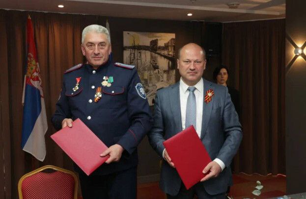 Сербский Чачак и Ростов-на-Дону развивают сотрудничество Соглашение о сотрудничестве заключил Ростов-на-Дону и сербский город Чачак. Он стал 19-м городом-побратимом столицы донского региона. Об этом сообщила пресс-служба администрации Ростова. «С советником мэра города Чачак по вопросу взаимодействия с общественными организациями, председателем правления РОО «Союз сербских и донских казаков «Собрат» Братиславом Тодоровичем подписали соглашение о сотрудничестве», – рассказал глава Ростова-на-Дону Александр Скрябин. В рамках сотрудничества планируется развивать отношения в различных сферах: экономика, образование, культура, туризм, спорт и молодежная политика. Также особое внимание будет уделено взаимодействию по линии казачества. Южная служба новостей