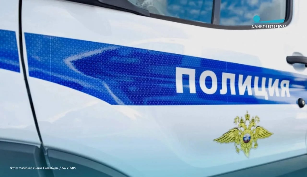 Полицейские задержали мужчину за стрельбу по автомобилю соседа 20 января в полицию Центрального района поступил звонок от 59 летнего жителя дома на Коломенской улице о повреждении иномарки Прибывшие сотрудники полиции задержали пьяного 36 летнего мужчину проживающего в соседнем доме Выяснилось что он несколько раз выстрелил из пневматического пистолета разбив стекло водительской двери автомобиля Задержанный доставлен в отдел полиции в отношении него составлен административный протокол по ст 20 1 КоАП РФ В настоящее время решается вопрос о возбуждении уголовного дела Наши новости в Телеграм VК ОK MAX