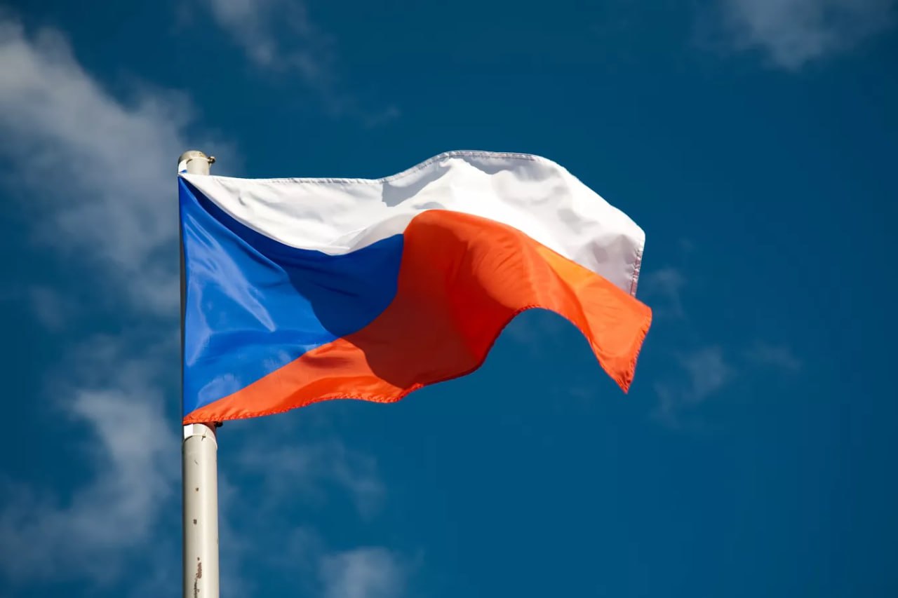 Каждый третий избиратель в Чехии 32,9% готов на предстоящих парламентских выборах 3-4 октября проголосовать за оппозиционное движение ANO. Об этом говорят результаты социологического исследования, проведенного STEM по заказу CNN Prima NEWS. Уточняется, что "Акцию недовольных граждан" возглавляет бывший чешский премьер-министр Андрей Бабиш.