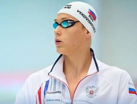 Калужский пловец установил юношеский рекорд мира на чемпионате России Калужский пловец Григорий Вековищев стал победителем на дистанции 400 метров вольным стилем на чемпионате России Проплыв за самое короткое время 3 36 57 спортсмен побил мировой рекорд принадлежавший ранее пловцу из ЮАР Также золото на 200 метровке баттерфляем завоевала Полина Малахова Об этом сообщил губернатор региона Владислав Шапша Ранее наши спортсмены завоевали еще несколько наград http gtrk kaluga ru news sport news 58934