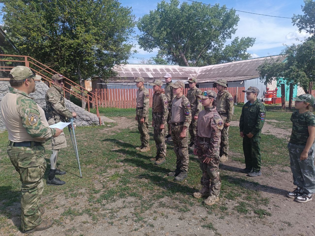 Высокий уровень подготовки курсантов В Школе молодого имени Владимира Колядова прошло промежуточное тестирование, демонстрирующее результаты подготовки курсантов. Они показали приобретенные навыки тактической, боевой и медицинской подготовки, а также знания по разведке, тактико-техническим характеристикам российского оружия и уставу Вооруженных Сил Российской Федерации. Каждый курсант прошел индивидуальные и групповые задания, что позволило оценить личные умения, а также способность работать в команде. Молодые люди продемонстрировали высокий уровень физической и теоретической подготовки, показав отличные результаты по всем дисциплинам.