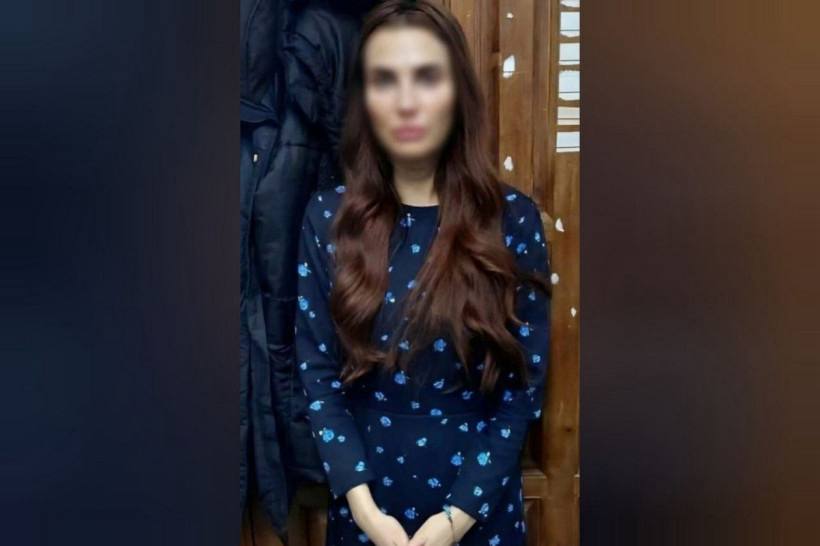 По вине благовещенского турагента 26 человек застряли во Вьетнаме По подозрению в серии мошенничеств полиция задержала жительницу областного центра 1988 года рождения Выяснилось что подозреваемая брала с пострадавших предоплату за организацию поездок но обязательств не выполняла В итоге 26 человек остались во Вьетнаме без обратных билетов и не могут вылететь в Россию Сотрудники полиции призывают других возможных жертв аферистки обращаться в органы внутренних дел ampravda