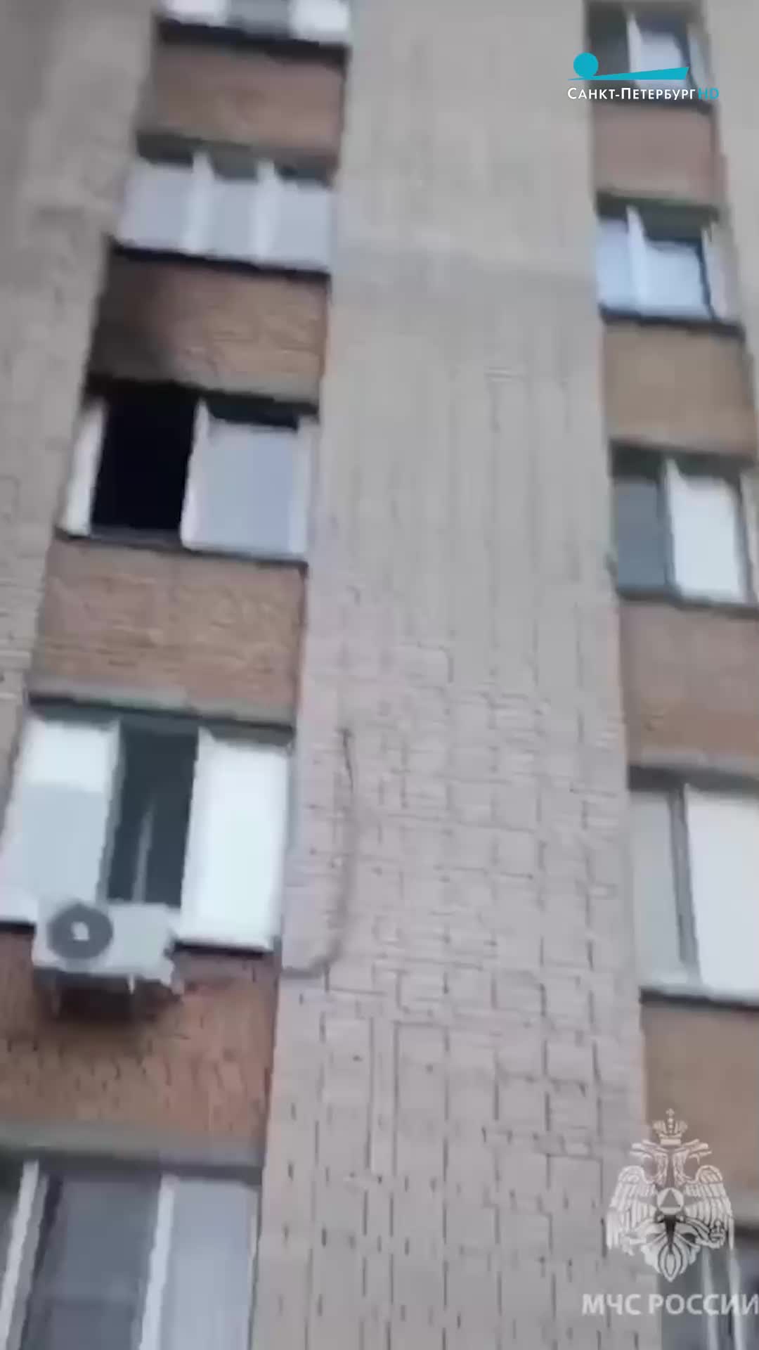 Спасение мужчины на пожаре в Минске: работники МЧС ликвидировали огонь