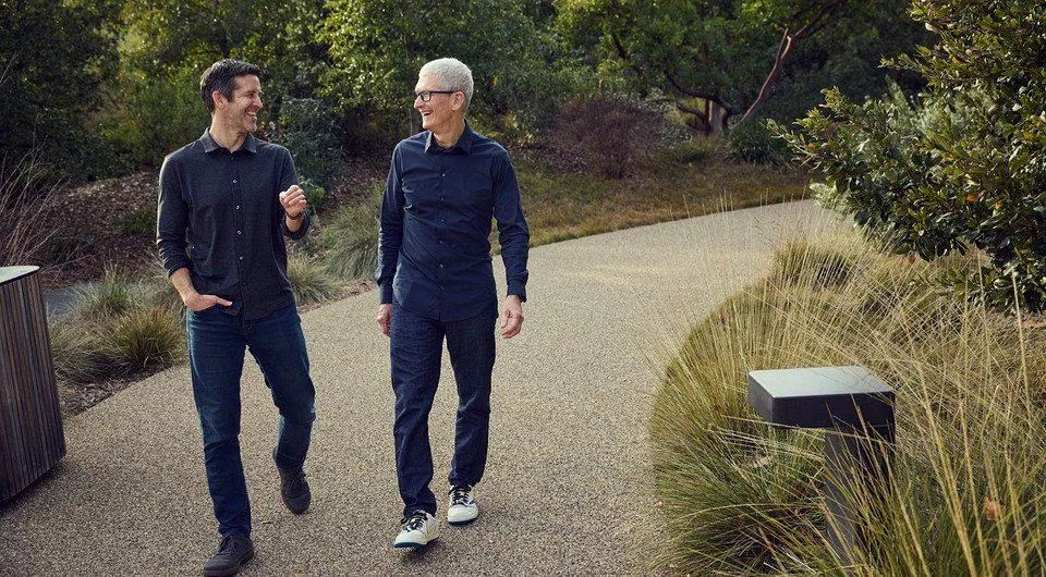 CHIP новости Внезапно Тим Кук покидает пост главы Apple Его место займет Джон Тернус Похоже в Apple грядут большие перемены во всех смыслах Подробнее здесь Подписывайтесь на Chip Мы в MAX