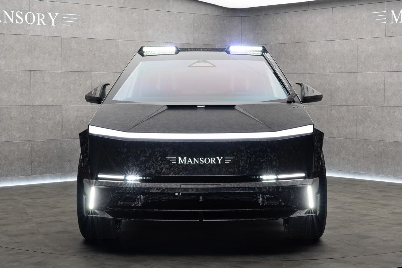 Немецкое ателье Mansory представило свой первый тюнинг Tesla Cybertruck  В состав доработок входит бодикит из углепластика, 26-дюймовые диски, дополнительные осветительные элементы и эксклюзивная кожаная отделка интерьера.  Тираж модели MANSORY Elongation  так назвали тюнинг-программу для Tesla Cybertruck  будет ограничен.