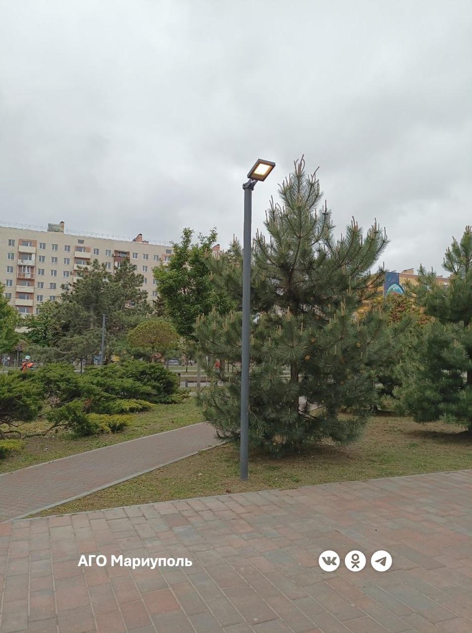 «Мариупольгорсвет» смонтировал более 1200 метров нового провода На прошлой неделе специалисты предприятия, задействовав 8 единиц спецтехники, смонтировали и отремонтировали 1265 метров кабеля. За указанный период электромонтеры установили 66 новых светильников и демонтировали 43 непригодных фонарей. Работы выполнялись по следующим адресам: В Жовтневом районе на улице К. Либкнехта, 50 лет СССР, Греческой, Матросова, Куприна, проспекте Ленина, переулку Транспортному, аллеи «Арбат». В Приморском районе – на улицах Бахчиванджи и Богдана. В Ильичевском районе – на улице Привольной, Арктики, Бульварной, Яснополянской, Моторной, Новосибирской, Карпинского. В Орджоникидзевском районе – в районе пост моста, улице и переулку Каховского, переулку Рождественскому, улице Макаренко, улице и переулку Трудовому.