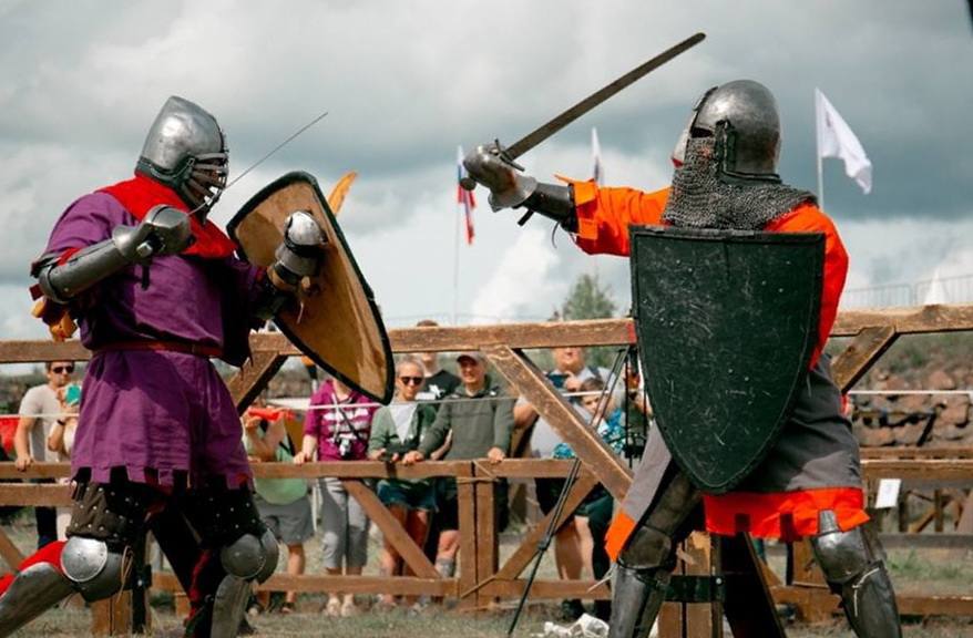 Рыцарский турнир фестивал Казань Путешествие в прошлое Рыцари со всей России соберутся чтобы определить лучших в историческом бою Вас ждут Турнир по историческому средневековому бою Историческая реконструкция Лекторий и квесты Мастер классы и ярмарка Концерт 2 4 ноября Вход свободный по регистрации ул Профессора Нужина 2 Спортивный комплекс Уникс kazandetki