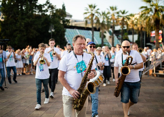 В Сочи открылся XVI джазовый фестиваль Игоря Бутмана С 9 сентября на Sochi Jazz Festival начнутся концерты под открытым небом на Площади Флага в исторической части города