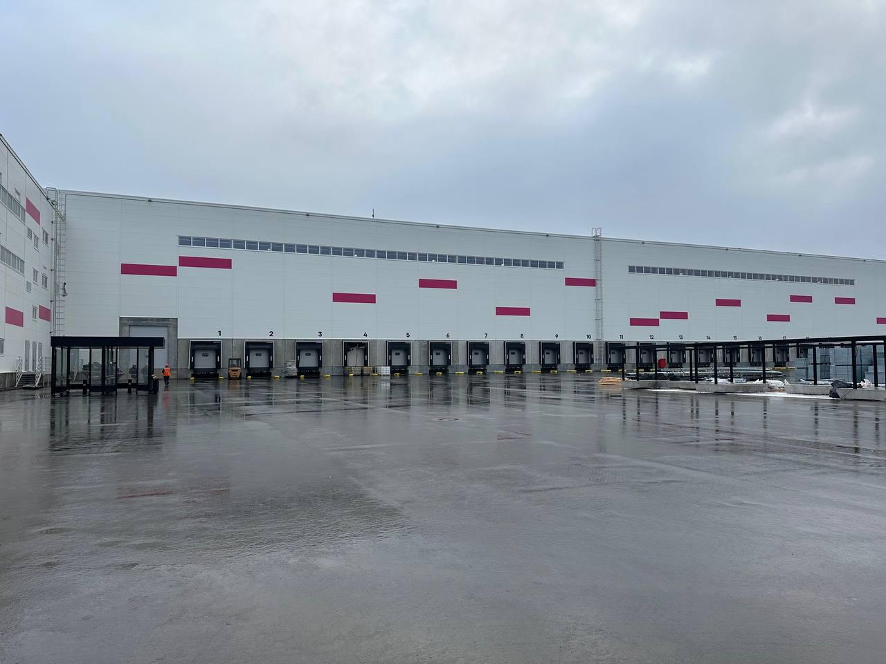 cre news РВБ готовится к открытию логистического комплекса в Твери Объединенная компания Wildberries Russ получила разрешение на ввод в эксплуатацию первой очереди логистического комплекса в Тверской области площадью 77 тыс кв м Новый объект станет частью крупного логохаба общей площадью 150 тыс кв м и начнет работу в ближайшее время Подробнее   cre ru news 100791