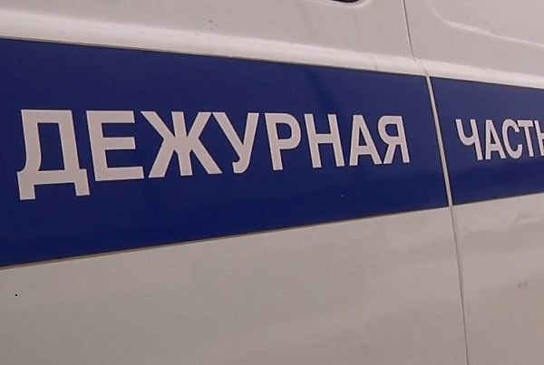 «Улов» мошенников за выходные оказался не слишком богатым – жители Бурятии потеряли в общей сложности 312 тысяч рублей. При этом в воскресенье в полицию не поступило ни одного заявления о мошенничестве. В субботу был обманут житель Улан-Удэ, мечтавший о советском мотоцикле «Ява». Он увидел объявление на популярном сайте, но по предложению продавца продолжил переписку не через внутренние алгоритмы сервиса, а в стороннем мессенджере. В итоге, поверив фотографии накладной из транспортной компании, мужчина перечислил «продавцу» 150 тысяч рублей 