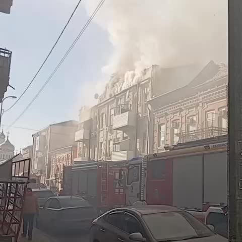 Пожар в доходном доме на улице Обороны: начато тушение