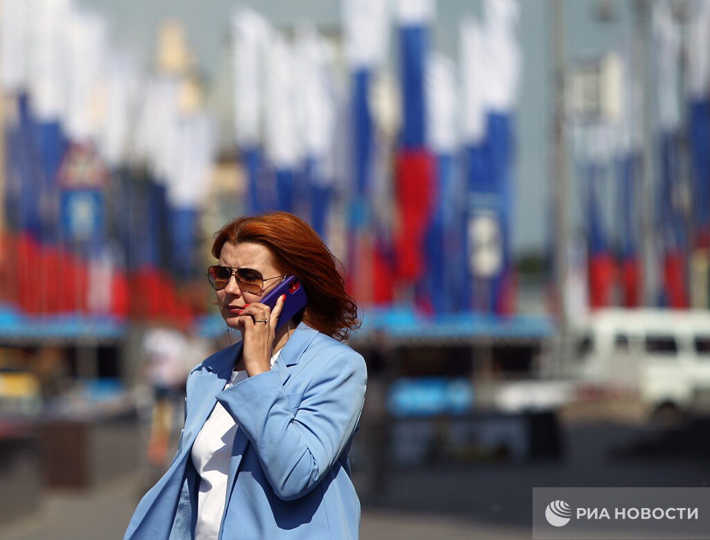 Предстоящая неделя в Московском регионе ожидается гораздо холоднее уходящей - со средней температурой на 1-2 градуса ниже нормы, сообщил РИА Новости синоптик "Фобоса" Леус. В понедельник будет еще тепло, но пройдут ливневые дожди с порывистым ветром. Холодать начнет со вторника, уже на День России будет всего 18-20 градусов, но без дождей.
