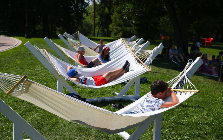 В Москве пройдёт ежегодный фестиваль «Дачное Царицыно» В программе — концерты от классики до джаза , спектакли, зарядка, кукольные шоу, игры, творческие мастер-классы и платные лаборатории. Отличный повод провести день на свежем воздухе! с 11 по 20 июля, с 10:00 до 22:00 Вход свободный, подробное расписание — по ссылке Музей-заповедник Царицыно, Зелёный партер Москва радует • Афиша