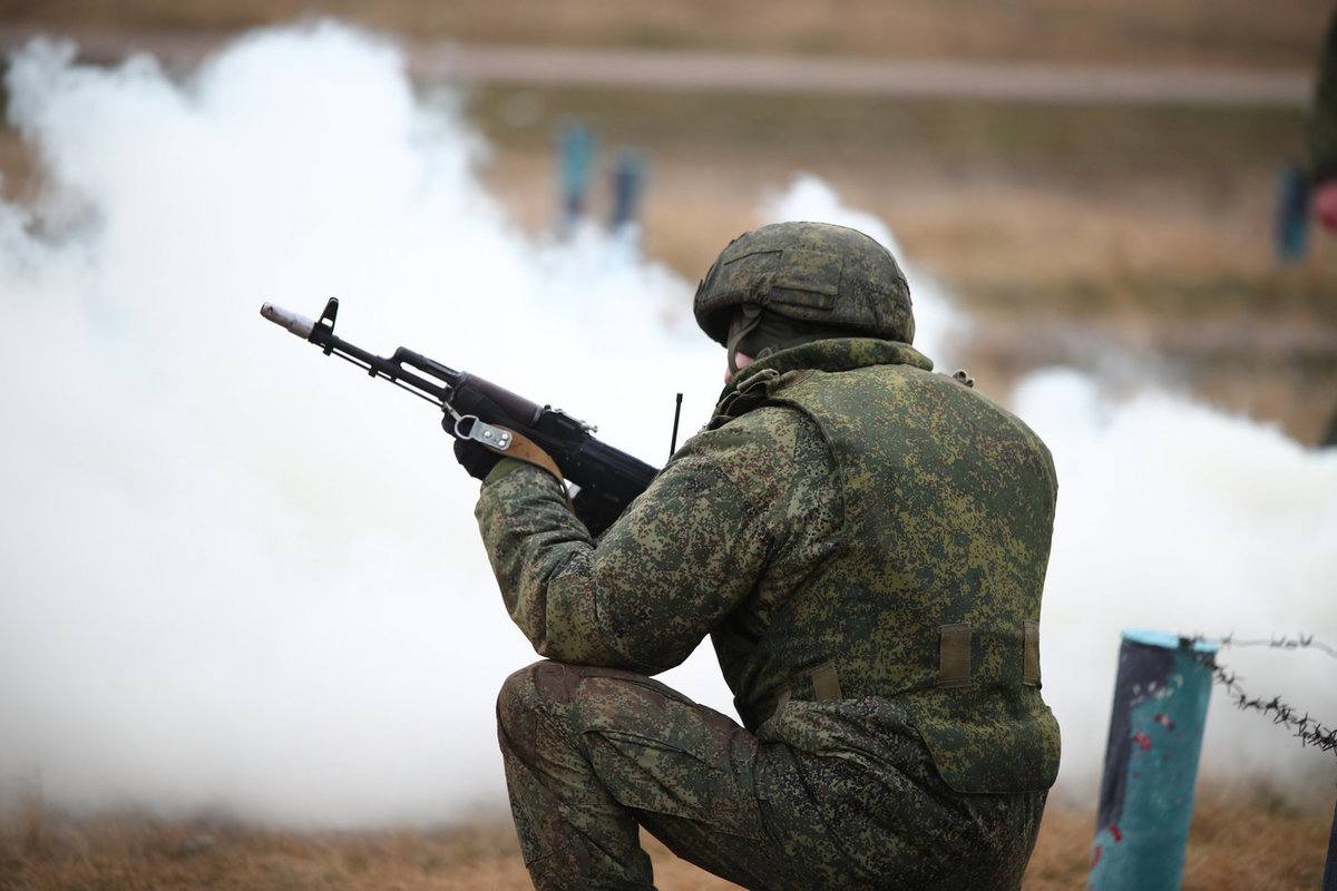 Осужденный за взяточничество начальник Краснодарского военного госпиталя отправился на СВО  Краснодарский гарнизонный военный суд приговорил начальника военного госпиталя Владимира Карпова к штрафу за получение взятки в размере 1 млн руб.   Как пишет Коммерсант, взятка была дана через посредника для помощи в оформлении выплаты раненому ветерану СВО. Преступление было совершено два года назад.  Владимир Карпов приговорен к штрафу в 2,5 млн руб. и запрету занимать определенные должности на два года. Однако наказание осужденный не будет исполнять, так как он добровольно отправился участвовать в спецоперации.    свои фото, видео и истории присылайте нашему боту     Краснодар Телетайп  Подписаться