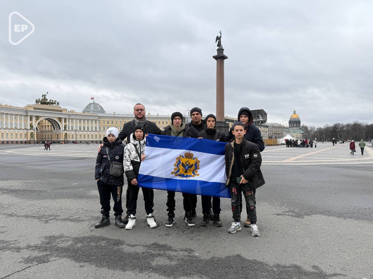 Команда Горностаевского муниципального округа занявшая второе место в турнире Единой России «Уличная лига. Битва за мяч» приехала в Санкт-Петербург.  Ребята посетят игру ФК «Зенит» на стадионе «Газпром-Арена», а также станут участниками экскурсии по культурным местам северной столицы.   Поездку в Санкт-Петербург детям организовал депутат Херсонской областной Думы фракции «Единая Россия» Евгений Кузьмин.  #ЕдинаяРоссия #ЕР84