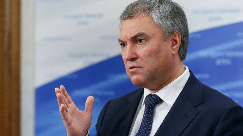 Володин Участники СВО должны быть в каждой школе Спикер Госдумы Вячеслав Володин заявил что участники войны в Украине должны преподавать в каждой российской школе По его словам это важно для воспитания детей   Прислать новость