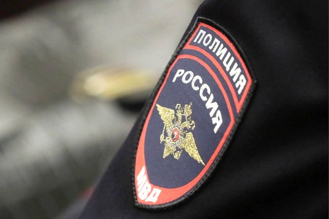 Председатель Госдумы Вячеслав Володин рассказал об изменениях вступающих в силу в декабре  Улучшения в миграционном законодательстве Новые нормы заработают в рамках пилотного проекта направленного на тестирование новых процедур и требований касающихся пересечения границы России Планируется начать сбор биометрических персональных данных у мигрантов во всех пропускных пунктах оснащенных необходимой техникой Помимо этого введены новые правила получения медицинских полисов иностранцами приехавшими в Россию Теперь доступ к бесплатному медицинскому обслуживанию предоставляется лишь тем мигрантам которые официально трудились на территории России не меньше пяти лет данный закон уже начал действовать с 28 ноября  Ужесточение наказания за угрозы нацбезопасности Законом предусмотрены повышенные меры наказания за вербовку несовершеннолетних в экстремистские группы или вовлечение их в диверсантскую деятельность Максимальная санкция предусматривает лишение свободы пожизненно Также были упразднены сроки давности по таким преступлениям а возраст уголовной ответственности снижен до 14 лет этот закон вступил в силу 17 ноября Цель указанных мер обеспечить защиту населения и минимизировать риски для безопасности страны объяснил Володин  Поддержка организаций помогающих участникам СВО Некоммерческим организациям оказывающим помощь ветеранам спецоперации теперь гарантирована государственная поддержка Это нововведение как уточнил Володин направлено на улучшение качества жизни военных и их семей а также на поддержку тех кто им помогает Подписаться на Российскую газету Читать нас в MAX