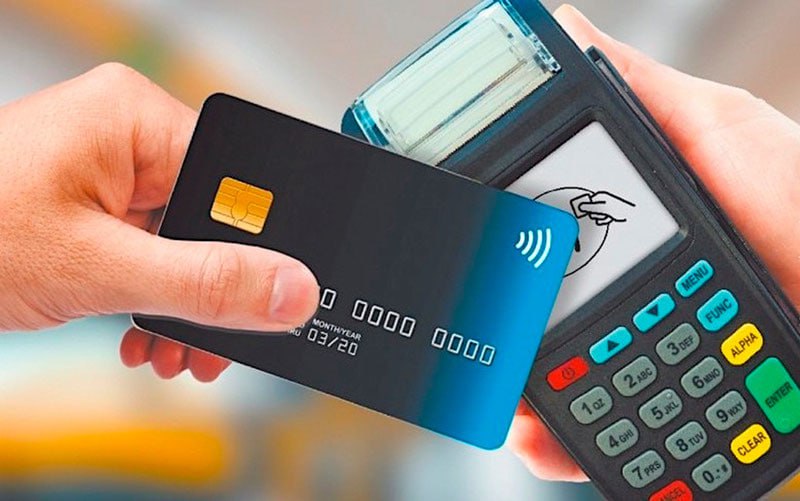 В России почти 9 из 10 платежей осуществляются безналичным способом Согласно свежему исследованию Сбера и Платформы ОФД доля безналичных платежей в общих расходах граждан уверенно превысила внушительную отметку в 80 Чаще всего россияне расплачиваются картами и смартфонами в супермаркетах кафе и ресторанах на автозаправочных станциях в аптеках а также при оплате жилищно коммунальных услуг