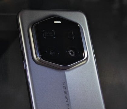 HONOR Magic7 RSR Porsche Design появился в каталоге бренда, выход ожидается скоро  В каталоге китайского интернет-магазина HONOR появился новый флагманский смартфон Magic7 RSR Porsche Design. Его официально анонсировали еще в октябре вместе с другими моделями серии Magic7, но без точной даты выхода.  Читать далее