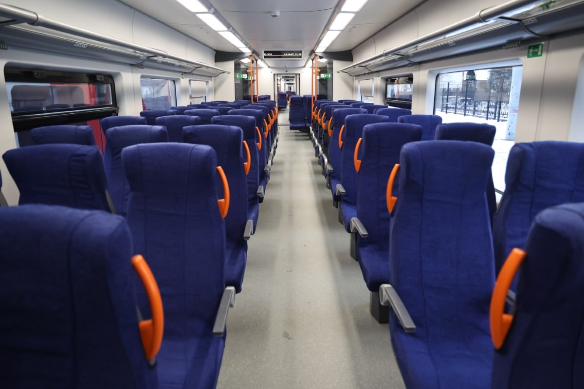 Двигатели для высокоскоростных поездов будут производить в Челябинске На одном из заводов Челябинска в феврале запустят серийное производство тяговых асинхронных электродвигателей для высокоскоростных поездов Именно такие двигатели планируется установить на составы которые в скором будущем выйдут на первую в России высокоскоростную железнодорожную линию Москва Санкт Петербург   t me chgub