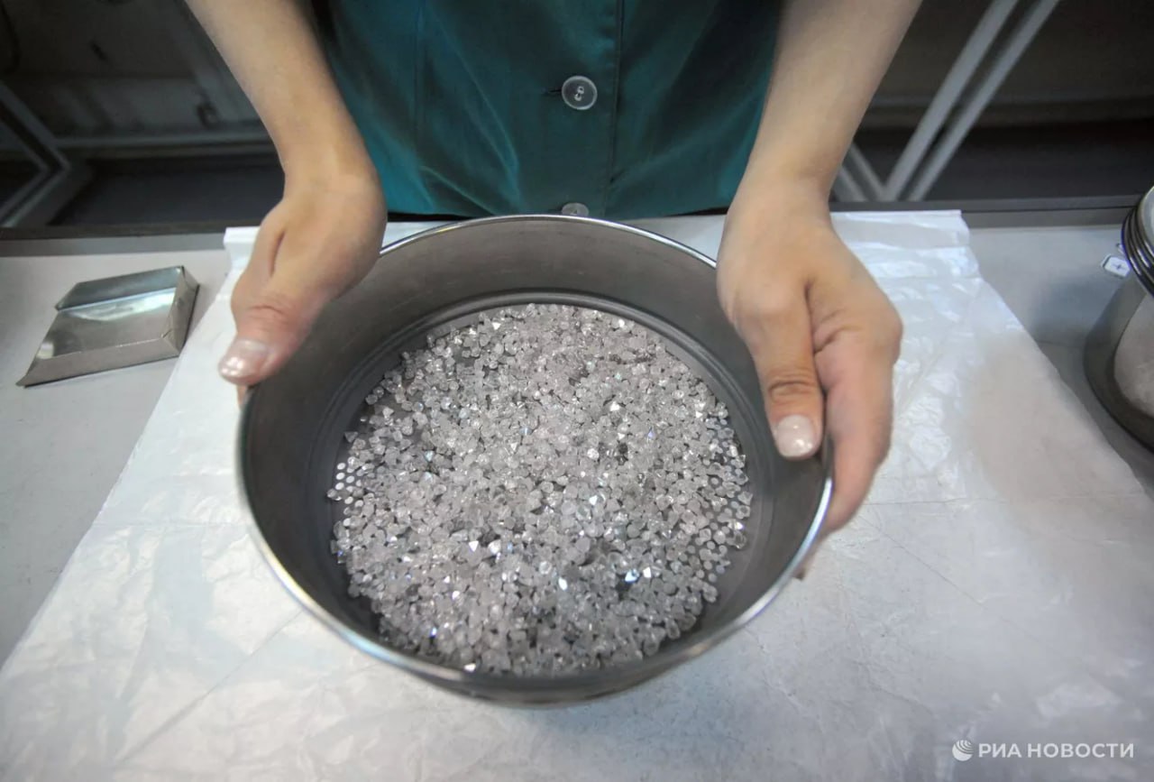 Россия в августе более чем вдвое увеличила экспорт алмазов в Индию до максимума с апреля текущего года следует из анализа РИА Новости данных индийского Минпромторга Всего Индия импортировала их на 31 3 млн против 13 4 млн за тот же месяц годом ранее При этом это стало максимальным значением с апреля 2024 го когда поставки составили 92 5 млн