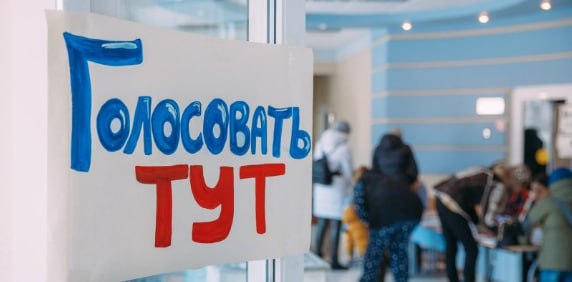 Стали известны имена людей, которые хотят быть следующим мэром Благовещенска   В списке три фамилии. Если с их документами будет все в порядке, фамилии лягут на стол губернатора, который из трех выберет двух. Их он представит депутатам городской Думы, которые и назначат нового мэра путем тайного голосования.    PriamurMedia   Прислать новость