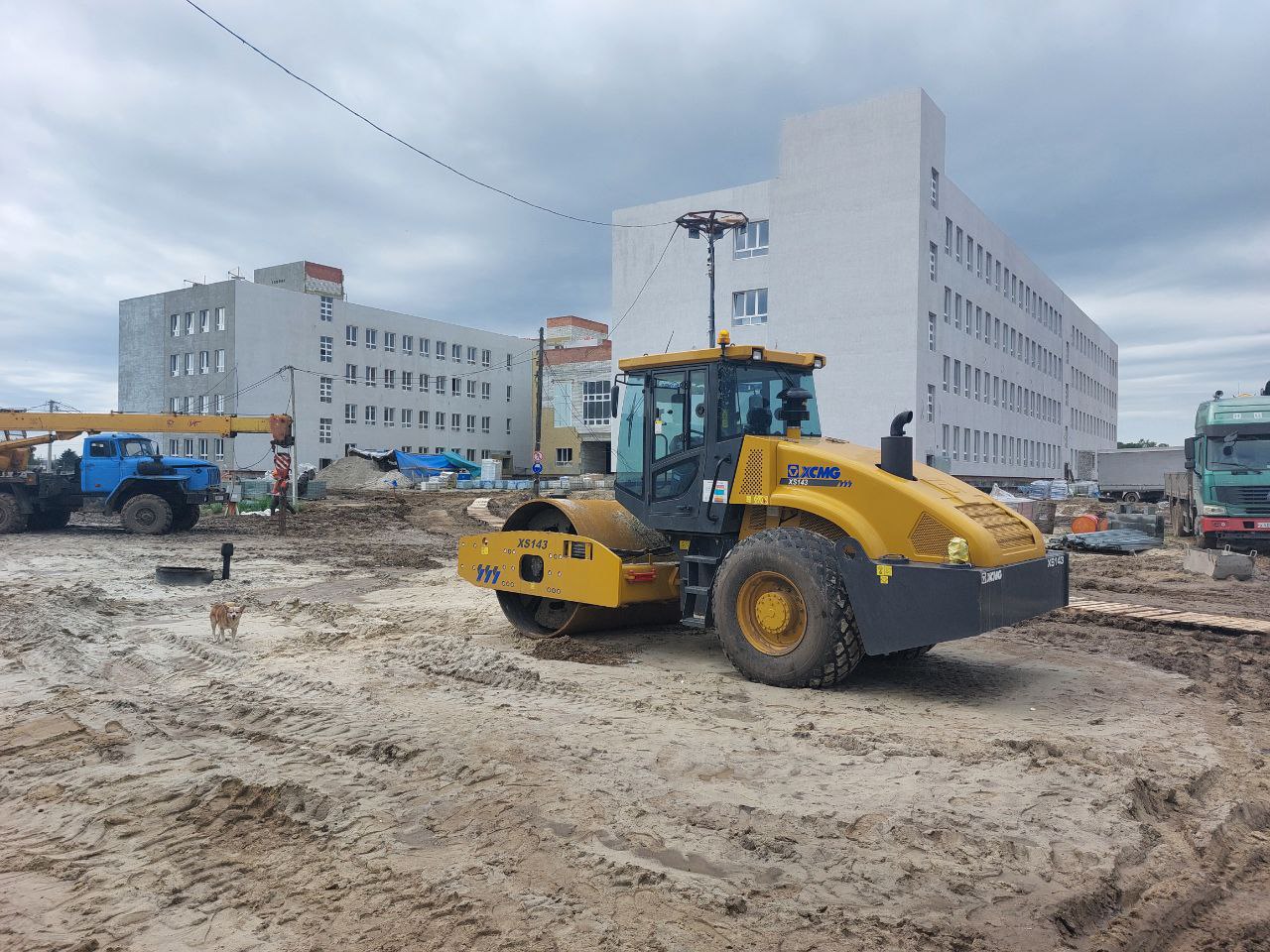 Школу в с. Мальково Тюменского района построят до конца 2025 года Школа рассчитано на 1 тыс. 101 ученика. Уже полностью готова коробка здания, идет монтаж кровли, систем водоснабжения, отопления, электричества, вентиляции. В здании штукатурят стены. Смонтированы противопожарные ёмкости, началась работа по благоустройству территории.