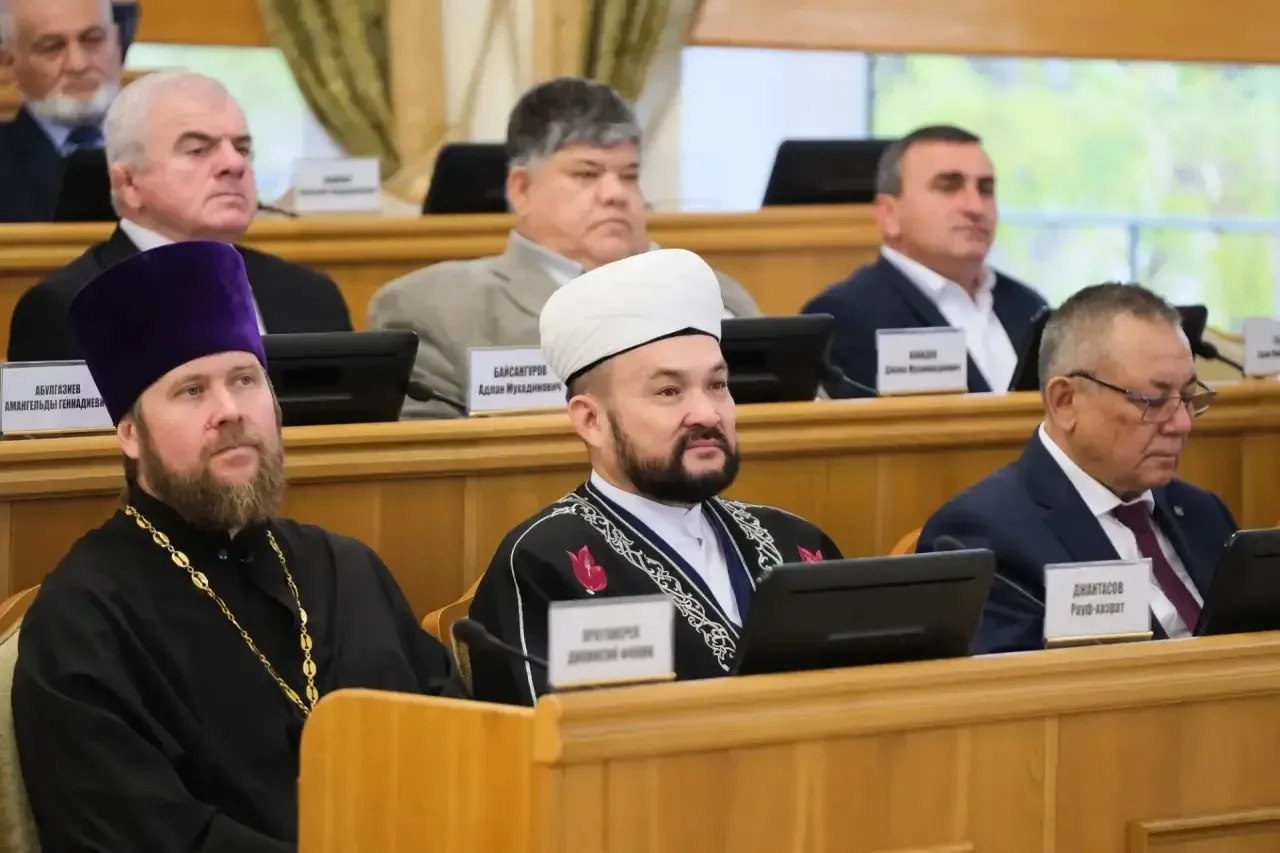 В Астраханской области обсудили поведение мигрантов и их отношение к местной культуре и законам Губернатор области Игорь Бабушкин провел расширенное заседание этноконфессионального совета главной темой которого стала социальная и культурная адаптация мигрантов в нашем регионе Подробнее   astrakhan su 338669 Мы в Max Подпишитесь