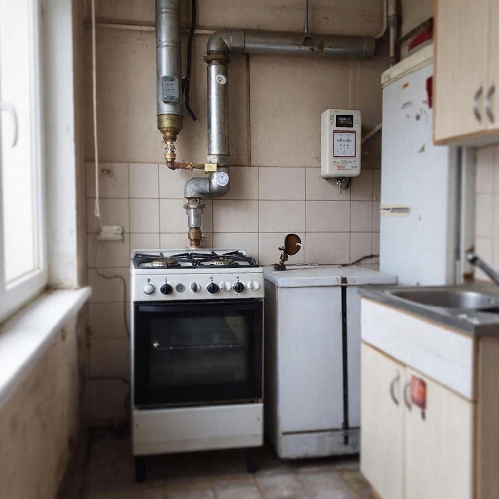 Газовщикам могут разрешить заходить в квартиры для проверки оборудования если собственник отказался пустить их Об этом рассказал РИА Новости зампред комитета Госдумы по строительству и ЖКХ Колунов Дума уже приняла законопроект в первом чтении сейчас он дорабатывается Авторы предлагают чтобы газовые службы обращались в суд если их сотрудников не пустят в квартиру После решения суда газовщики придут уже с полицией или приставами с правом беспрепятственного доступа Радио 104FМ Новая Россия Мы в МАХ