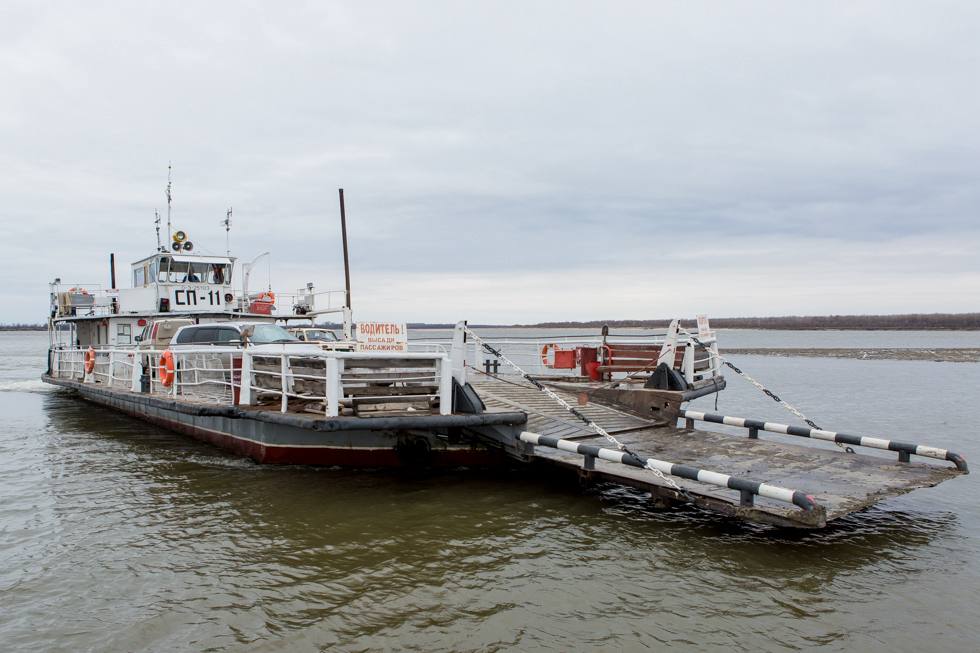 С 7 ноября изменится режим работы паромной переправы в Колпашево Перевозки будут выполняться с 06 00 до 22 15 В начале каждого часа паром будет отправляться от правого берега р Обь в середине каждого часа от левого берега в сторону Колпашева Заключительный рейс будет выполняться ежедневно от левого берега в 22 15 Цены на услуги паромной переправы останутся без изменений В это же время из за сложной гидрологической обстановки возможна работа переправы без графика по загрузке Подписаться на канал Предложить свою новость