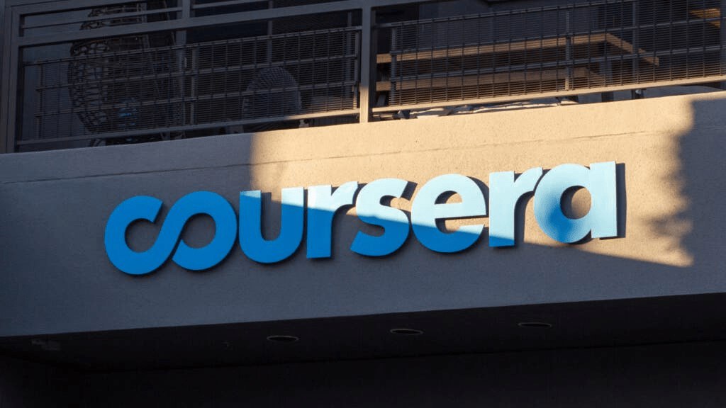 Образовательная платформа Coursera купит конкурирующую с ней Udemy Компании объединятся в фирму с оценкой в 2 5 млрд Цель объединения удовлетворить спрос на обучение сотрудников компаний навыкам в области ИИ и анализа данных vc ru education 2654649