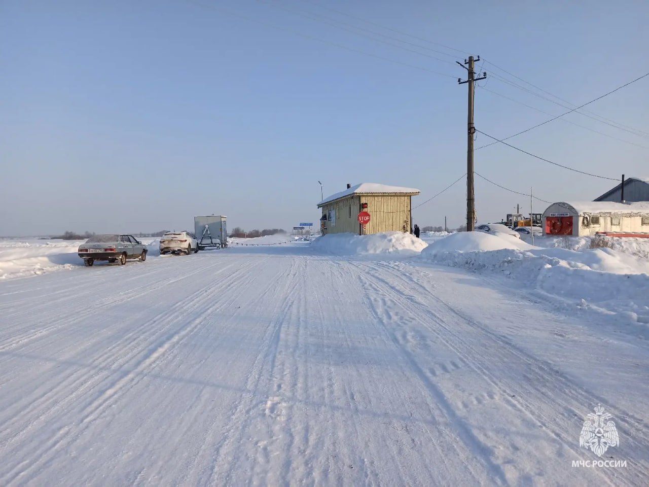 Третья ледовая переправа открылась в Башкирии Сегодня в Краснокамском районе открылась переправа через реку Белая возле с Староянзигитово Ее грузоподъемность 5 т для движения предусмотрена одна полоса длина переправы 800 м ширина 150 м Толщина льда 56 см UFA RB Подписаться Прислать новость Подпишитесь на нас в МАХ