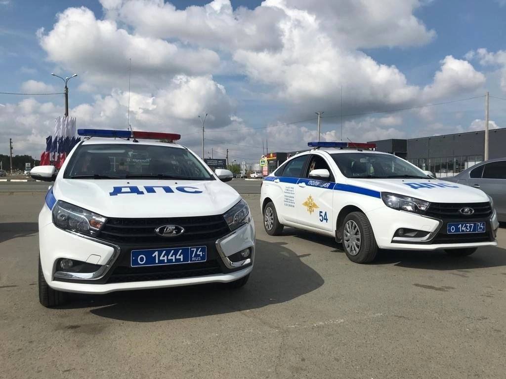  Сотрудниками Госавтоинспекции Челябинской области при надзоре за дорожным движением с 26 мая по 1 июня 2025 года выявлено 242 водителя, управлявших автомобилем в состоянии опьянения, из них 22 водителя сели за руль повторно. За неделю к административной ответственности привлечено 220 водителей за управление автомобилем в алкогольном опьянении, а также за отказ от прохождения медицинского освидетельствования на состояние опьянения. Водители привлечены к административной ответственности и по решению суда будут подвергнуты наказанию в виде лишения права управления на срок от 1,5 до 2 лет и штрафу в размере 45 000 рублей. При повторном управлении автомобилем в состоянии опьянения выявлено 22 водителя, которые будут привлечены к уголовной ответственности в соответствии со ст. 264.1 УК РФ. Максимальная санкция данной статьи предусматривает наказание в виде лишения свободы на срок до 3 лет. По решению суда транспортное средство конфискуется в пользу государства. С 26 мая по 1 июня в Челябинской области зарегистрировано 84 ДТП с пострадавшими. Уважаемые участники дорожного движения! Воздержитесь от управления автомобилем в нетрезвом состоянии - это сохранит жизнь и здоровье вам, вашим близким и другим гражданам. О случаях управления транспортными средствами водителями в состоянии опьянения незамедлительно сообщайте: в дежурную часть Госавтоинспекции; по телефону 02 с мобильного — 102 или 112; через Telegram-бот «beZdtp74_bot» анонимные обращения оперативно принимаются в работу . Помните: Ваша бдительность может предотвратить трагедию! #Госавтоинспекция74 #Полиция74 #ДПС74