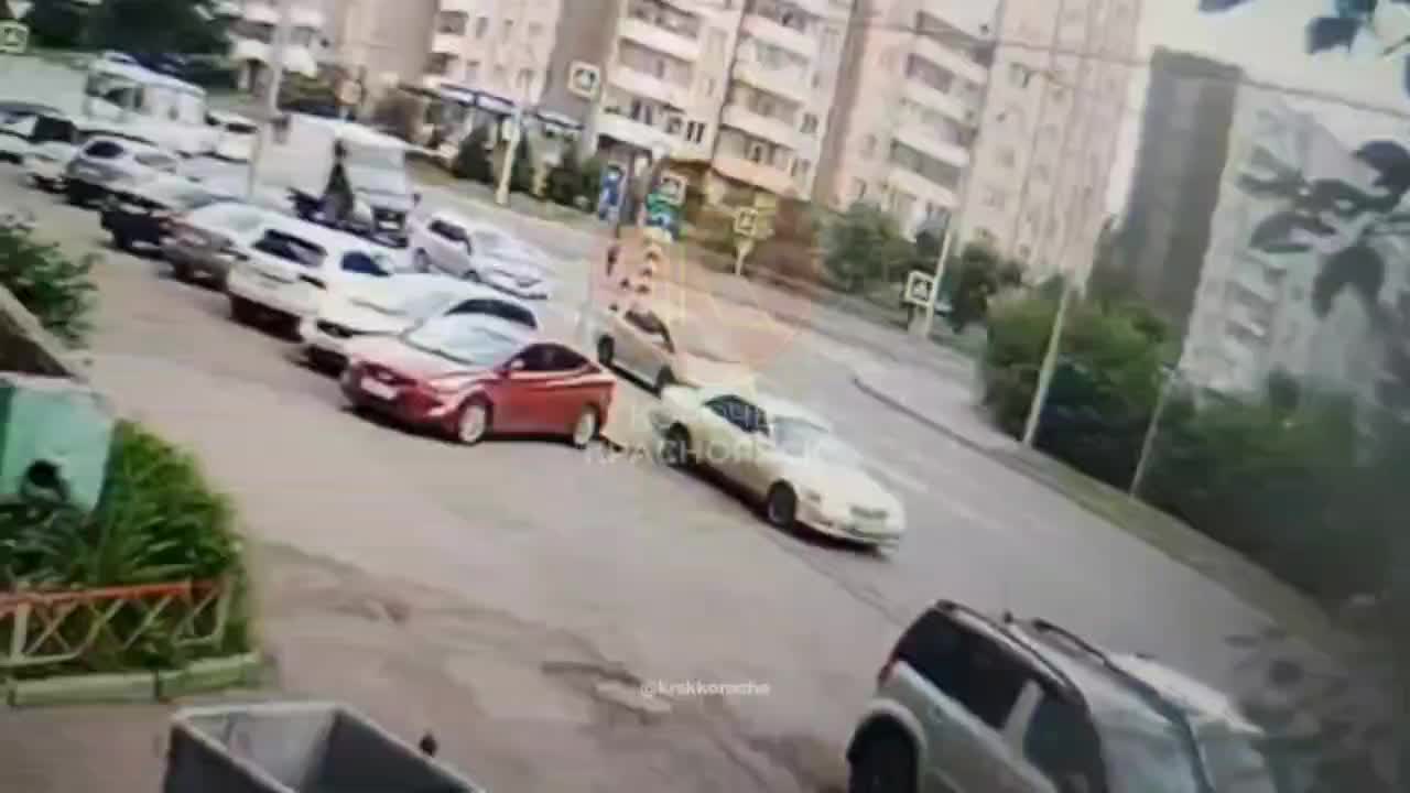 Автобус 99 маршрута в Красноярске столкнулся с пятью автомобилями, пострадавших нет