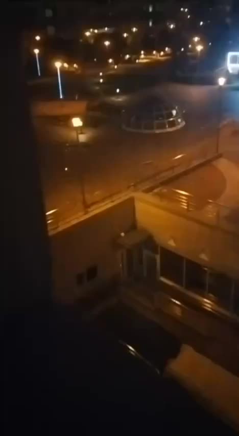 Обломки украинского дрона упали на жилой комплекс в Москве