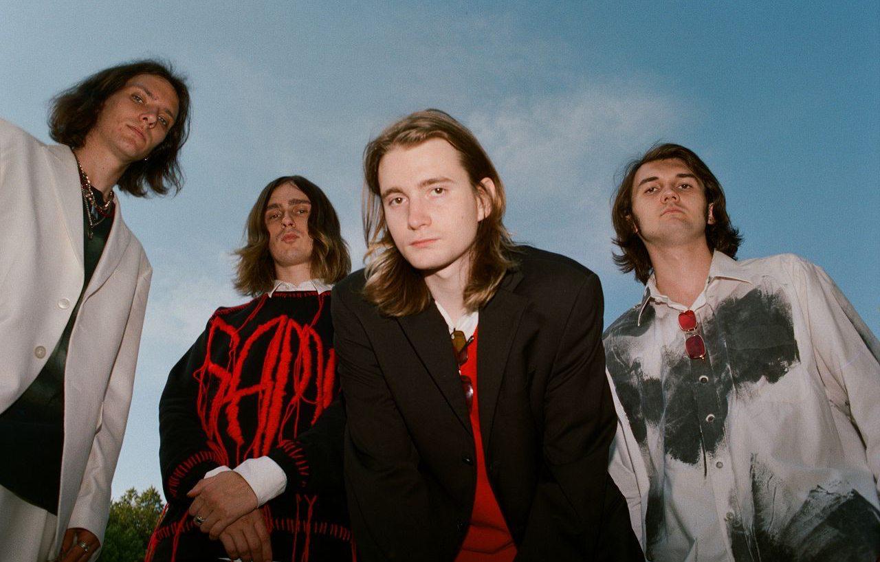 Весной группа ssshhhiiittt отправится в тур в честь своего десятилетия 2 мая музыканты выступят в Казани и исполнят новые песни и старые хиты Билеты стоят от 2000 рублей   inde io news v kazani vystupit gruppa ssshhhiiittt