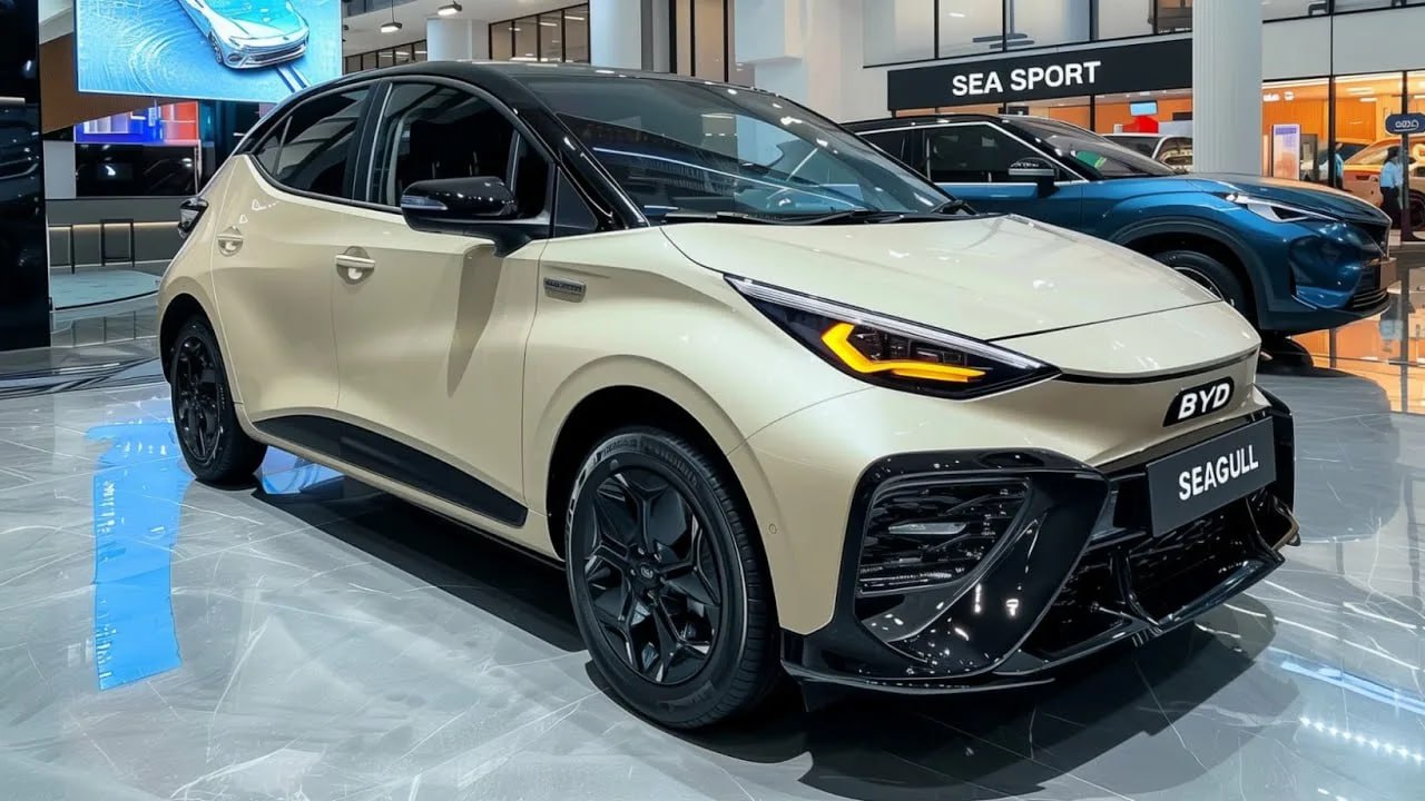 BYD Seagull стал одним из лучших изобретений года Знаменитый американский журнал Time поместил китайский хэтчбек в список лучших изобретений 2025 года За какие заслуги Все просто по мнению авторов журнала небольшие и бюджетный электромобили нужны на рынке любой страны Тем более если они набирают 5 звезд в краш тестах а качество сборки восхищает клиентов В подтверждение приводят цифры BYD Seagull разошелся во всем мире миллионным тиражом включая 15 европейских стран Северную Америку и Узбекистан Заслужил малыш такое громкое звание Да такие электромобили действительно нужны Этот бюджетный поджопник На его месте должно быть что то технологичное Прислать новость EVforum Наши чаты evНовости