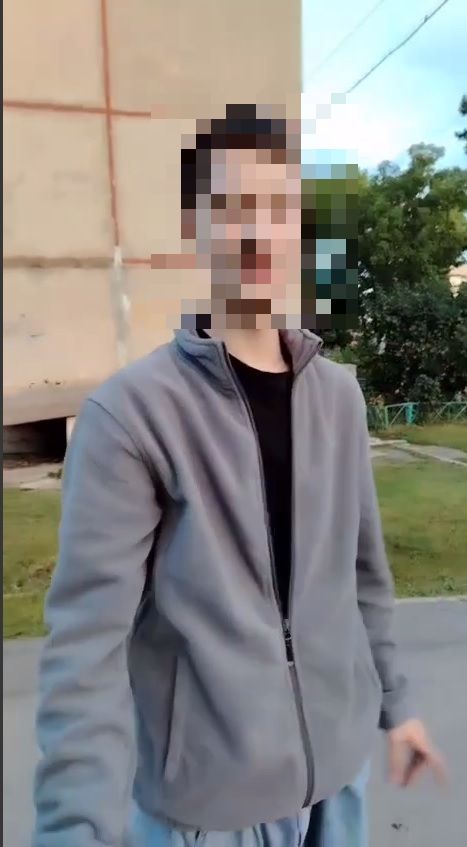 Полиция устанавливает обстоятельства инцидента в поселке Ярославский В дежурную часть ОМВД России по Хорольскому округу поступило сообщение местной жительницы о том что в поселке Ярославский подростки устроили дебош Один из подростков установлен Инспектор по делам несовершеннолетних провела с ним и его законным представителем профилактическую беседу В настоящее время устанавливаются личности других участников инцидента Проверочные мероприятия продолжаются По результатам проверки будет принято законное и обоснованное решение Полиция Приморья